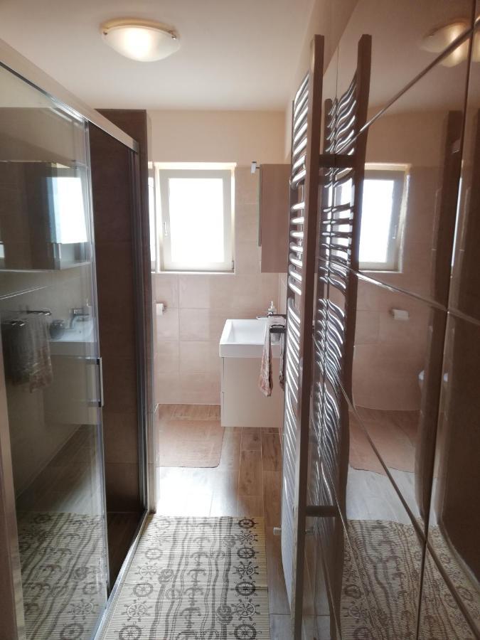 Ladrovici Apartman Nikola מראה חיצוני תמונה
